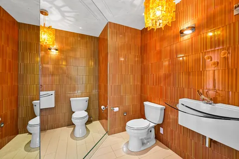 $1,695,000 | 601 East Ogden Avenue, Unit 906, Milwaukee, WI 53202