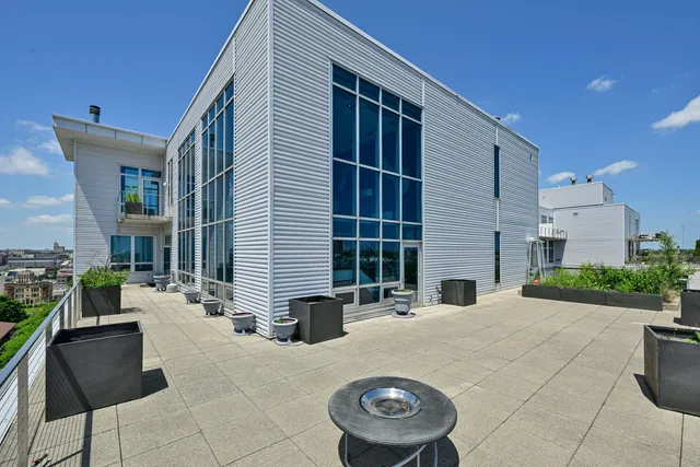 $1,695,000 | 601 East Ogden Avenue, Unit 906, Milwaukee, WI 53202