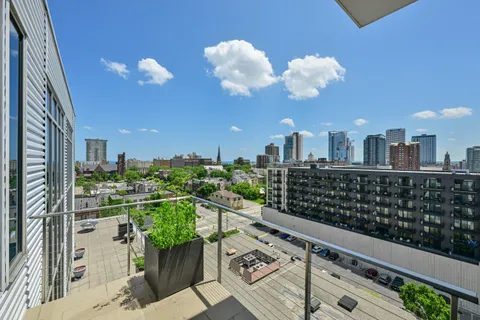 $1,695,000 | 601 East Ogden Avenue, Unit 906, Milwaukee, WI 53202