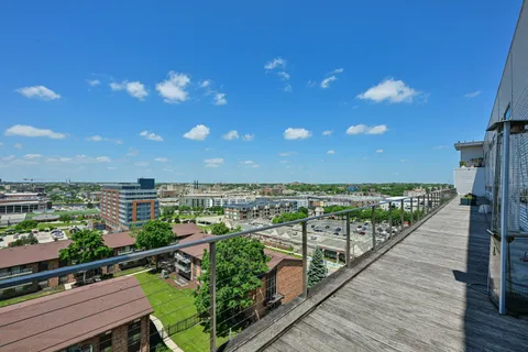 $1,695,000 | 601 East Ogden Avenue, Unit 906, Milwaukee, WI 53202