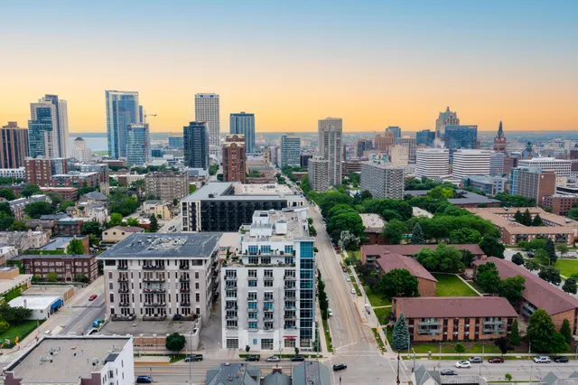 $1,695,000 | 601 East Ogden Avenue, Unit 906, Milwaukee, WI 53202