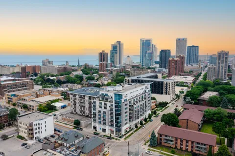 $1,695,000 | 601 East Ogden Avenue, Unit 906, Milwaukee, WI 53202