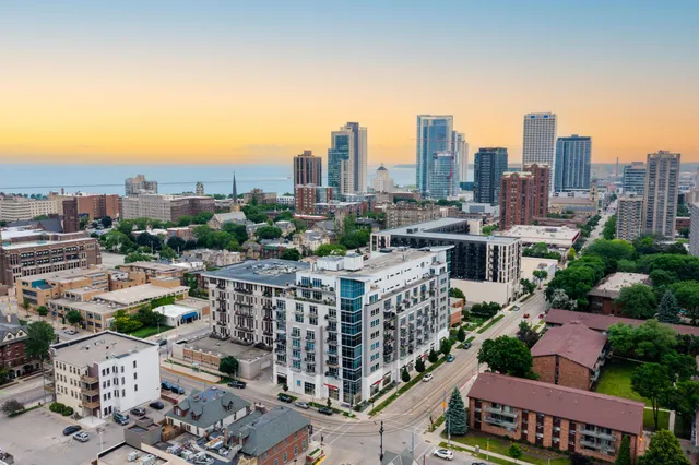 $1,695,000 | 601 East Ogden Avenue, Unit 906, Milwaukee, WI 53202