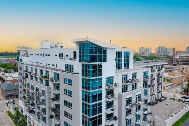 $1,695,000 | 601 East Ogden Avenue, Unit 906, Milwaukee, WI 53202