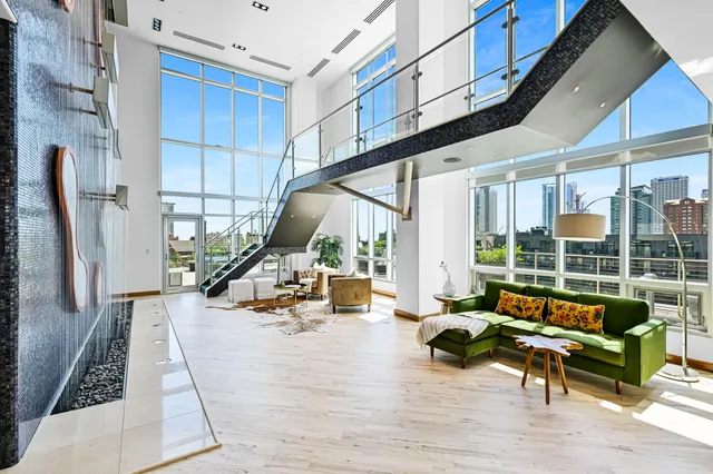 $1,695,000 | 601 East Ogden Avenue, Unit 906, Milwaukee, WI 53202