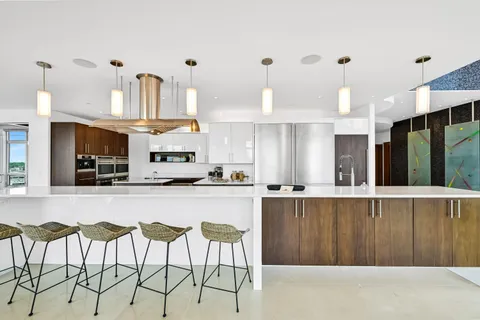 $1,695,000 | 601 East Ogden Avenue, Unit 906, Milwaukee, WI 53202