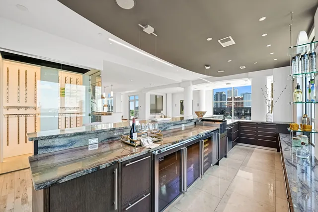 $1,695,000 | 601 East Ogden Avenue, Unit 906, Milwaukee, WI 53202