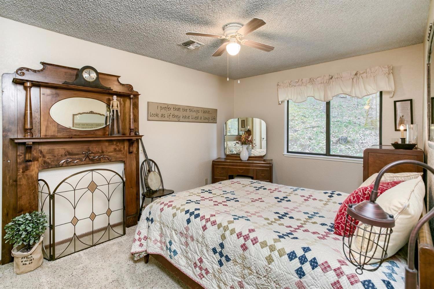 555 Keen Road Grants Pass, OR 97527 - Photo 21 of 35 4th Bedroom!