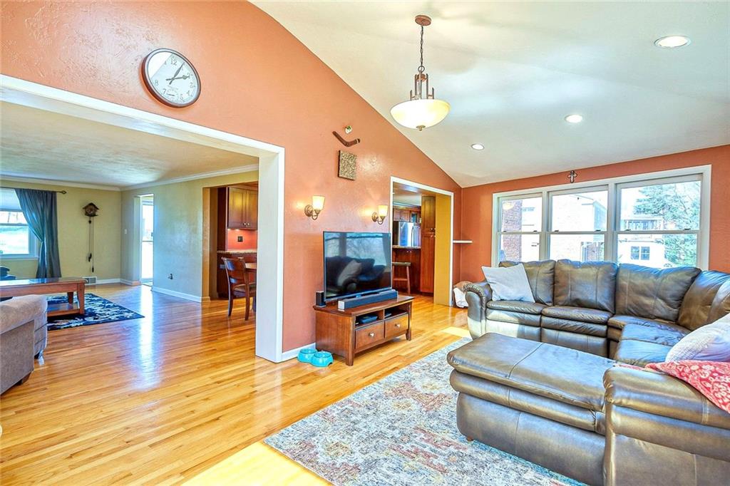 8542 Ridgemont Road Pittsburgh, PA 15237 - Photo 11 of 25 Gallery Image 11