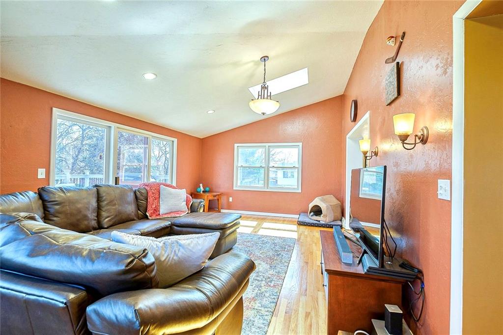 8542 Ridgemont Road Pittsburgh, PA 15237 - Photo 12 of 25 Gallery Image 12