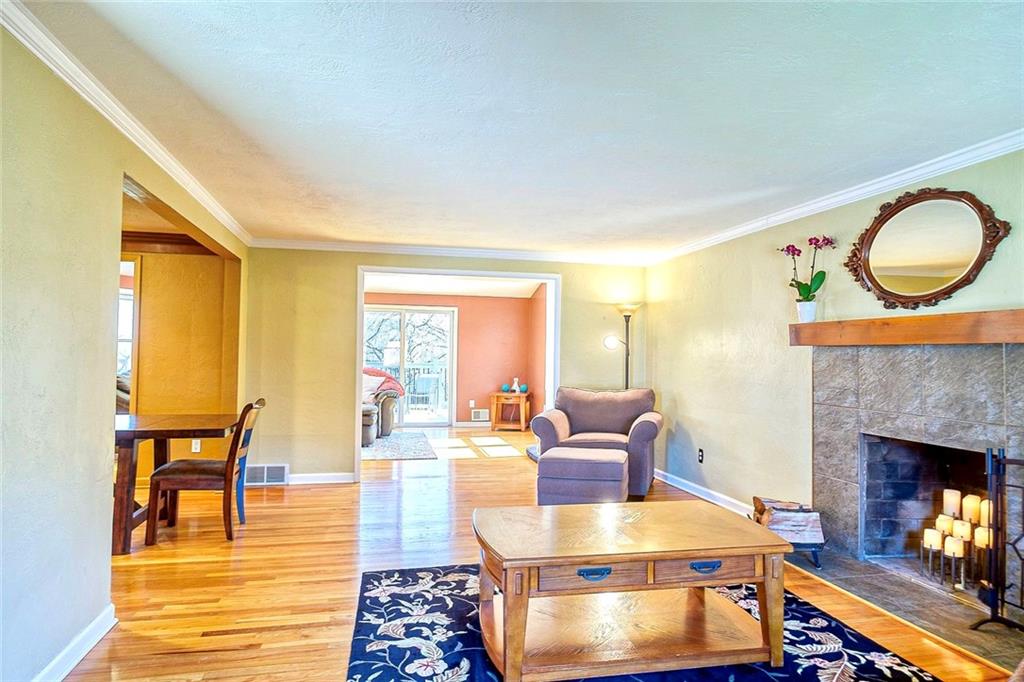 8542 Ridgemont Road Pittsburgh, PA 15237 - Photo 4 of 25 Gallery Image 4
