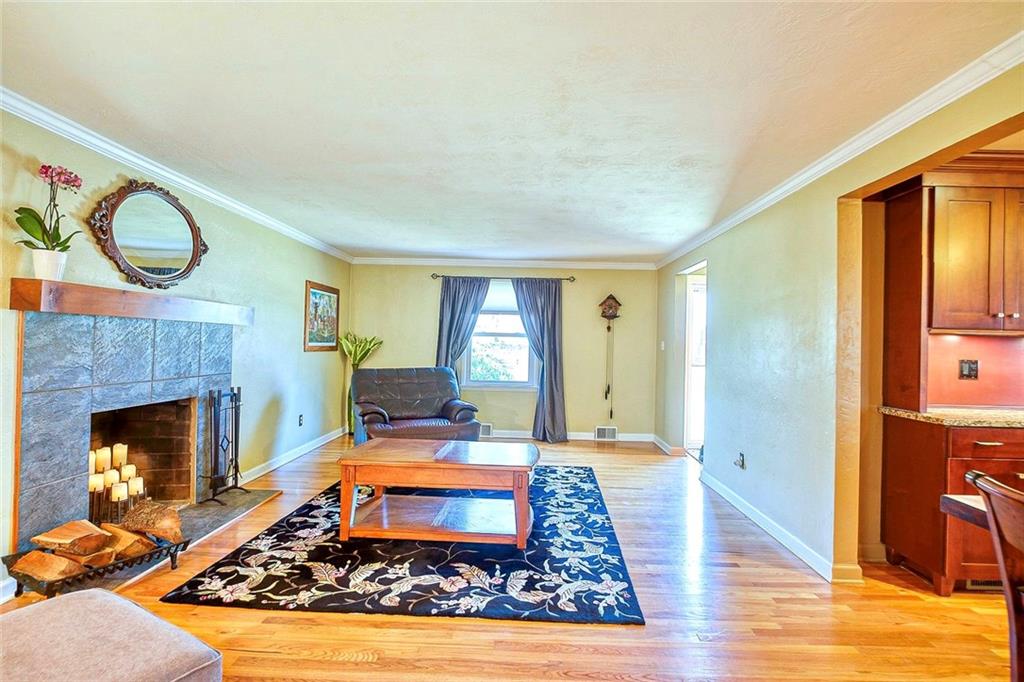 8542 Ridgemont Road Pittsburgh, PA 15237 - Photo 6 of 25 Gallery Image 6