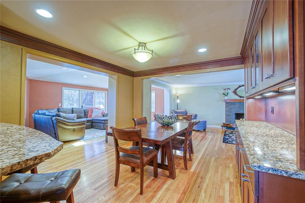 8542 Ridgemont Road Pittsburgh, PA 15237 - Photo 7 of 25 Gallery Image 7