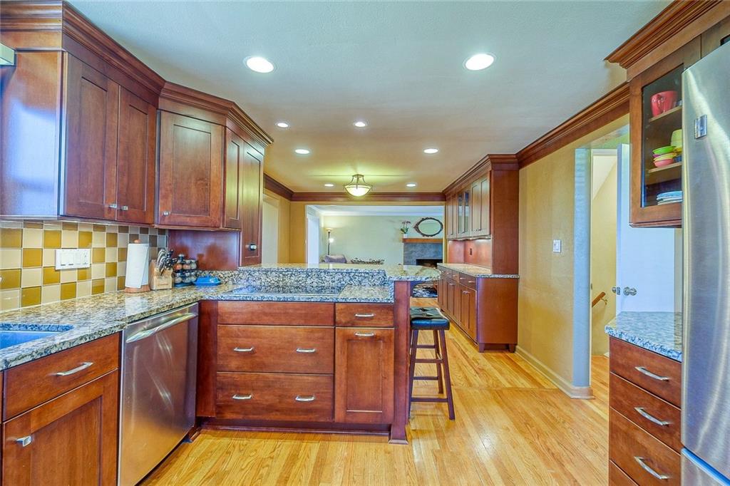 8542 Ridgemont Road Pittsburgh, PA 15237 - Photo 9 of 25 Gallery Image 9