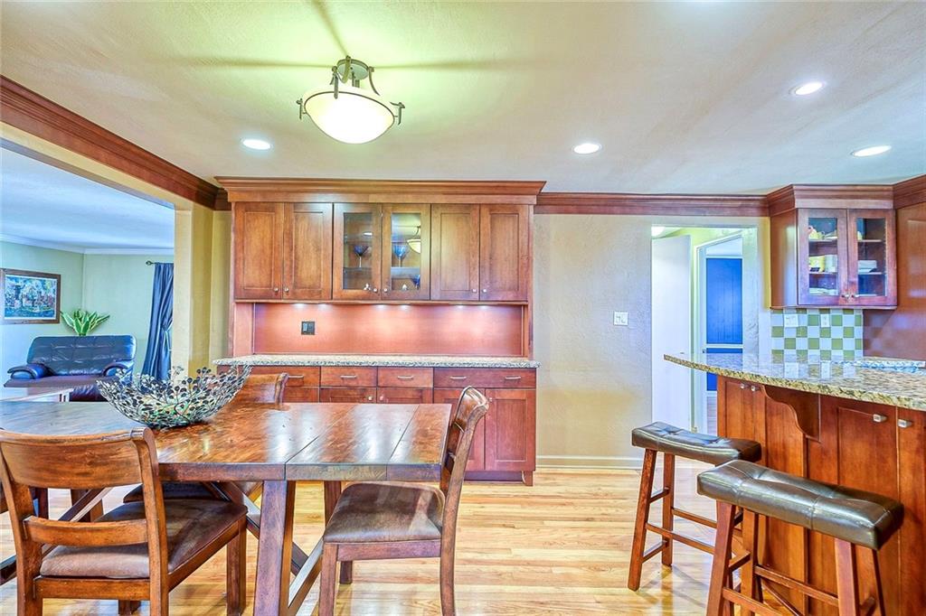 8542 Ridgemont Road Pittsburgh, PA 15237 - Photo 10 of 25 Gallery Image 10