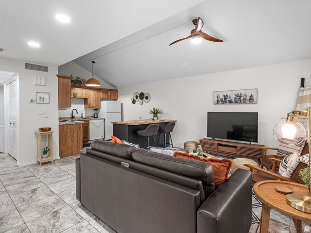 860 South Village Road, Unit D11 St. George, UT 84770 - Photo 6 of 24 Vaulted ceilings