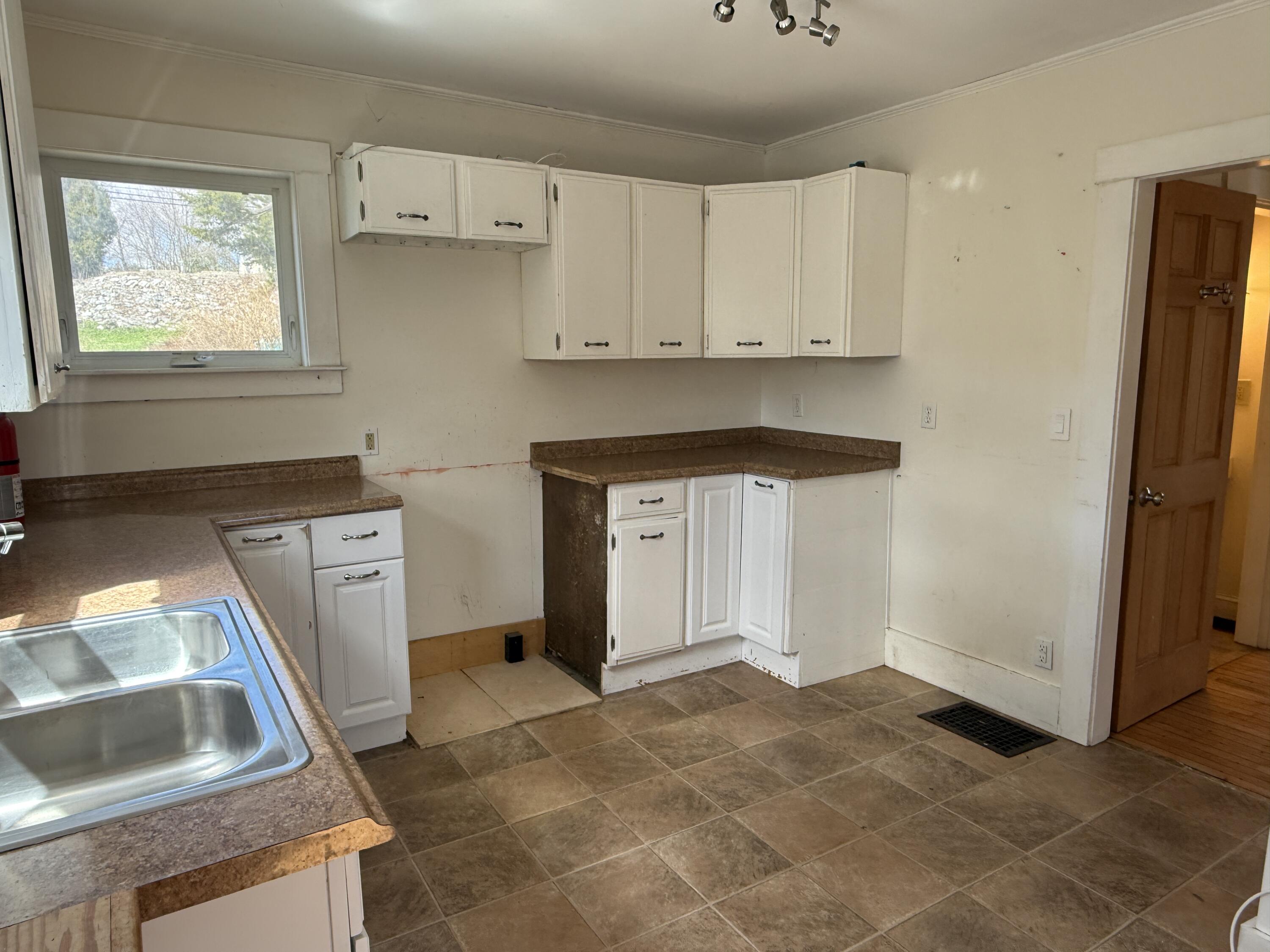 37 Hamlin Street Orono, ME 04473 - Photo 9 of 35 9