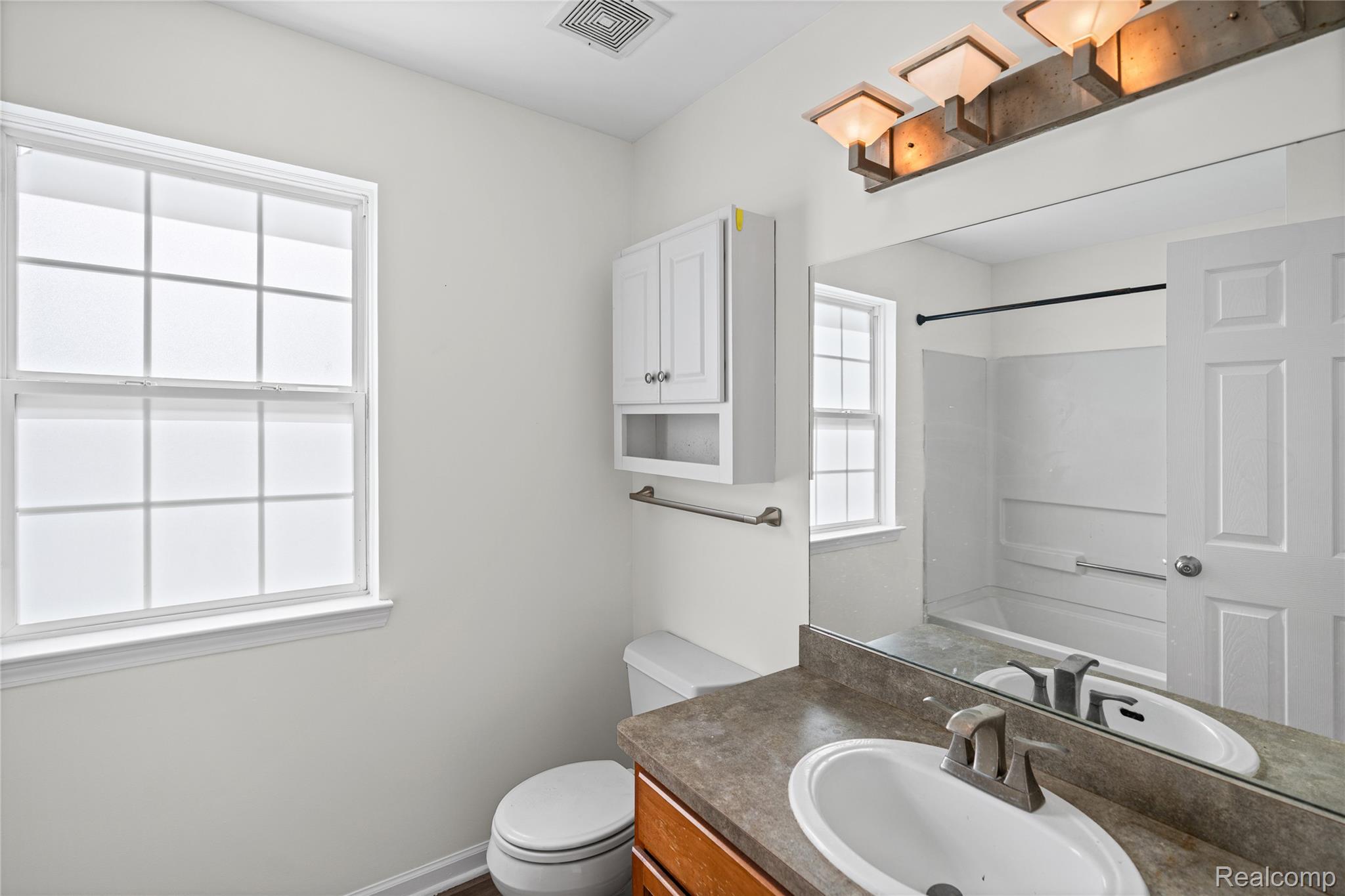 4163 Hampton Ridge Boulevard Howell, MI 48843 - Photo 15 of 23 4163 Hampton Ridge Blvd 42.jpg