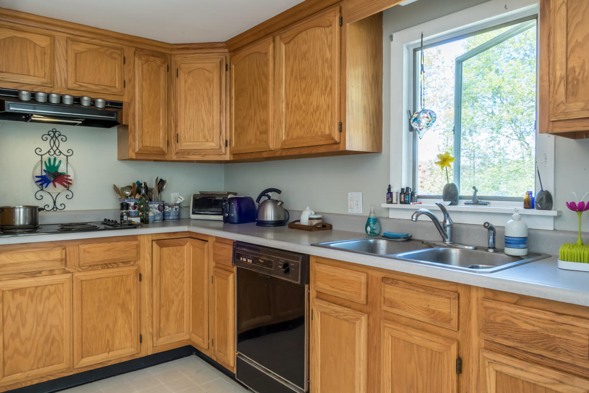 15 Doughty Road North Yarmouth, ME 04097 - Photo 5 of 33 10-Kitchen4
