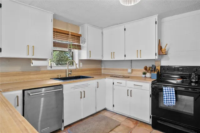 $239,000 | 2475 Avenue Avenue East, Ingleside, TX 78362