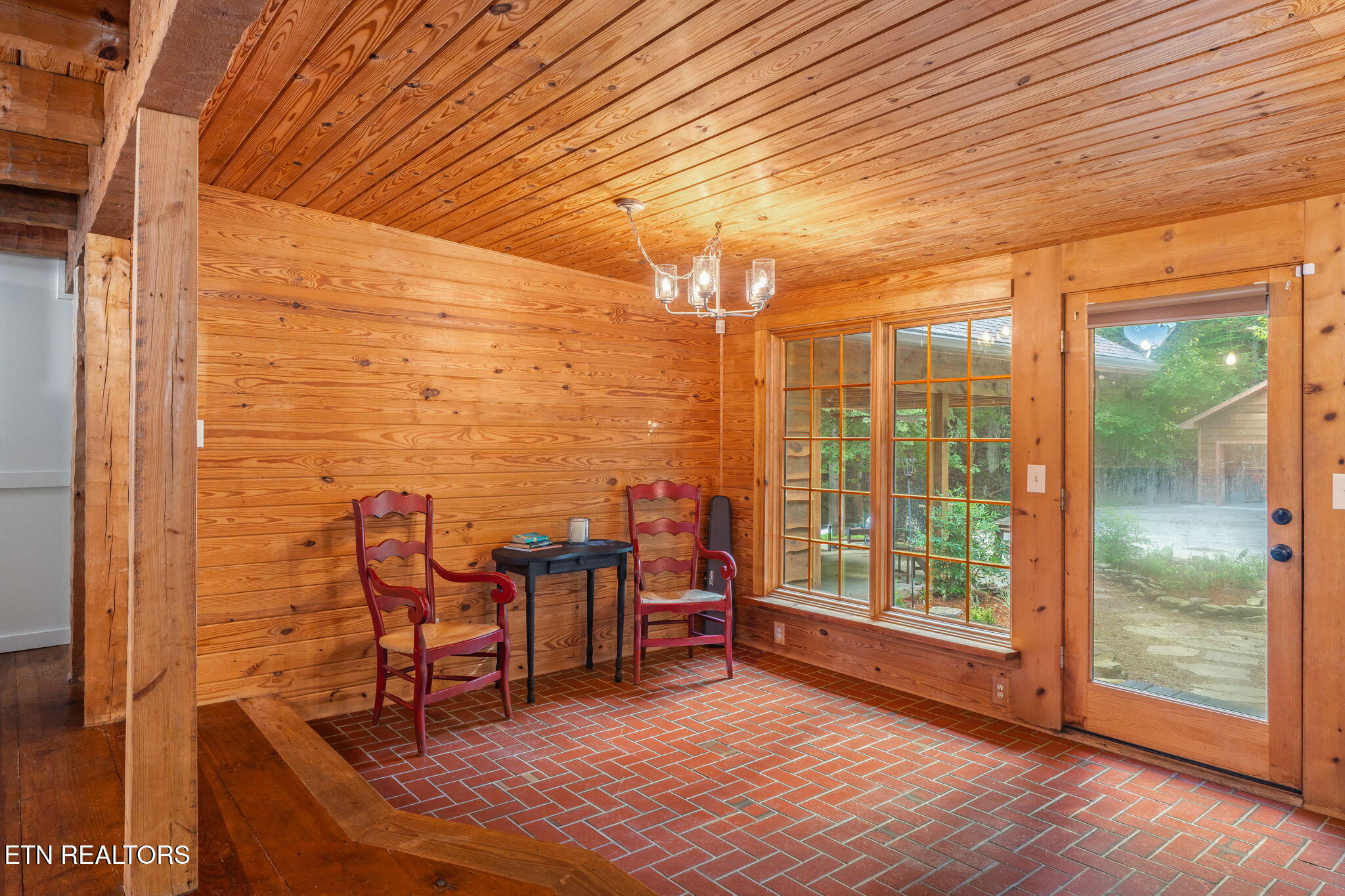 907 Paint Rock Ferry Road Kingston, TN 37763 - Photo 31 of 58 SITTING AREA