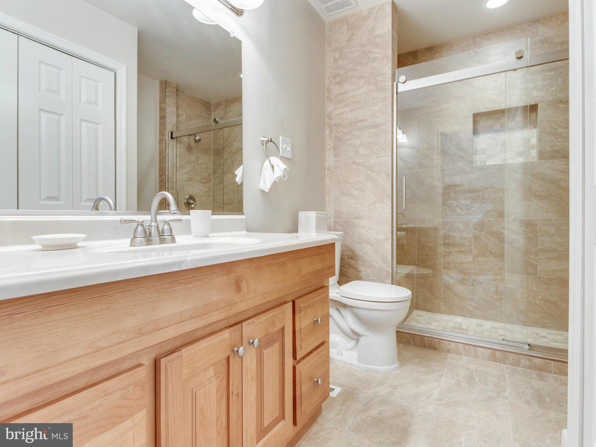 6042 Forrest Hollow Lane Springfield, VA 22152 - Photo 16 of 30 Bath (Master)