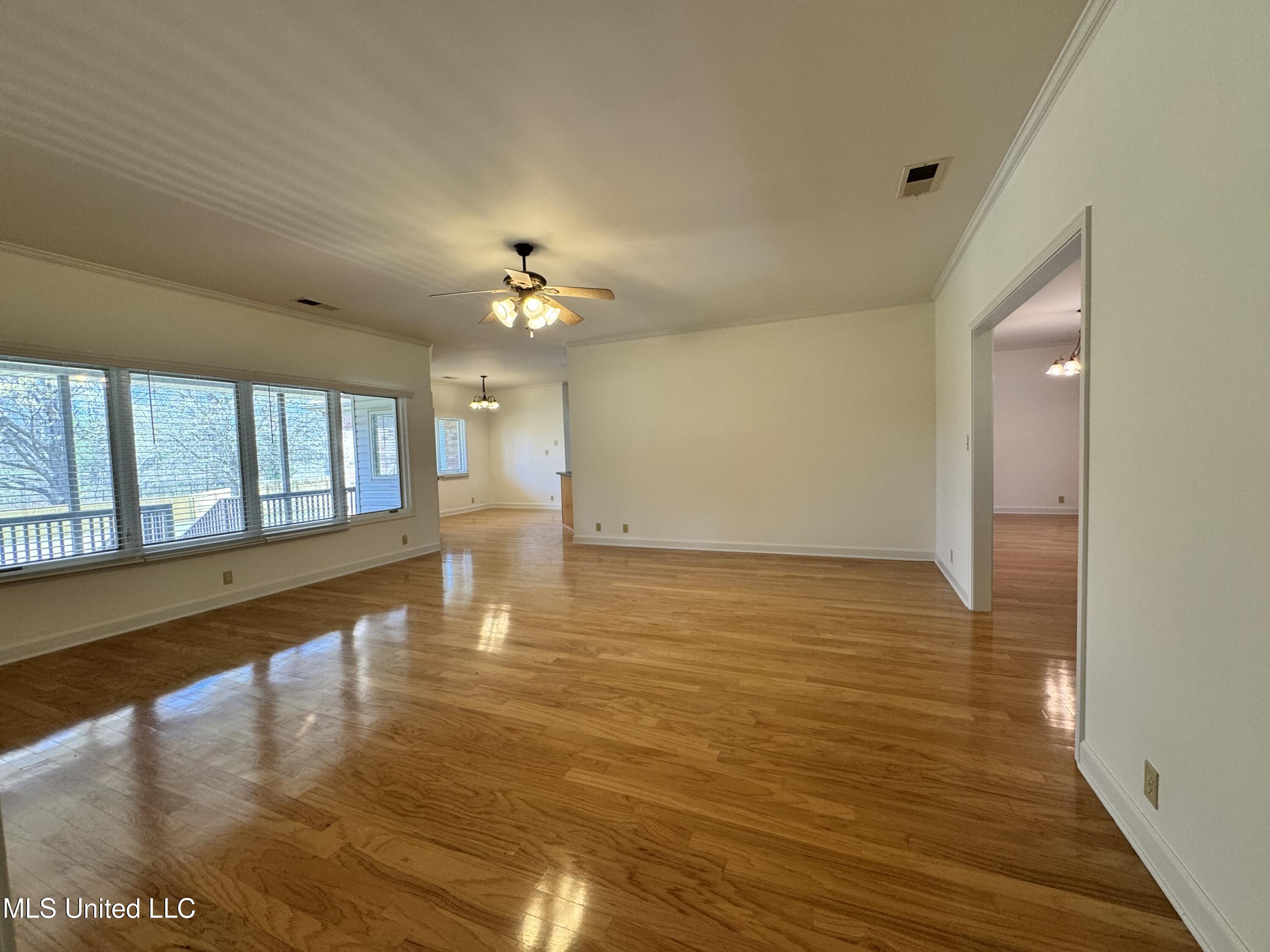 327 Getwell Road Hernando, MS 38632 - Photo 4 of 25 IMG_2423