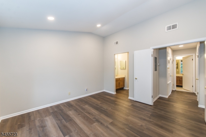 72 Sage Court Bedminster, NJ 07921 - Photo 14 of 22 Gallery Image 14