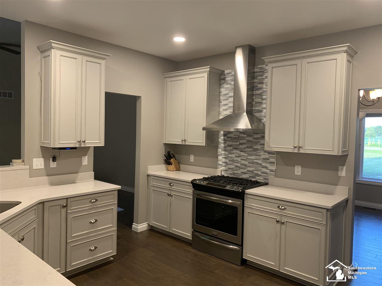 8565 Grafton Road Newport, MI 48166 - Photo 5 of 33 31391603-4.JPG