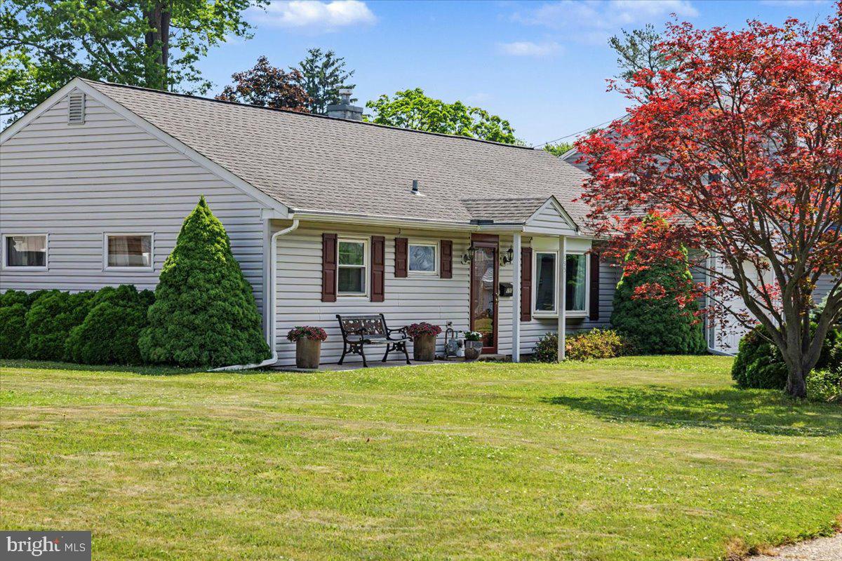 695 Locust Road Warminster, PA 18974 - Photo 2 of 37