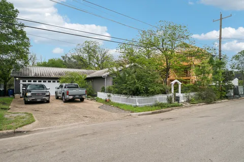 $999,999 | 4411 Banister Lane, Austin, TX 78745