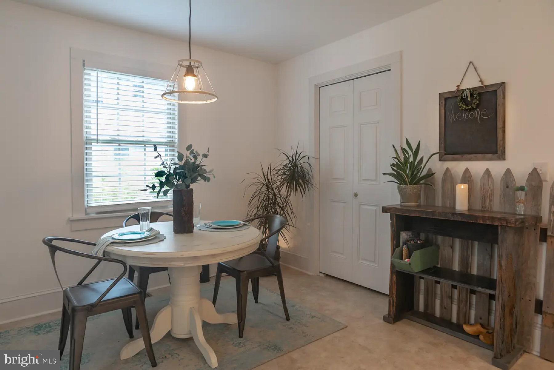 Breakfast Nook