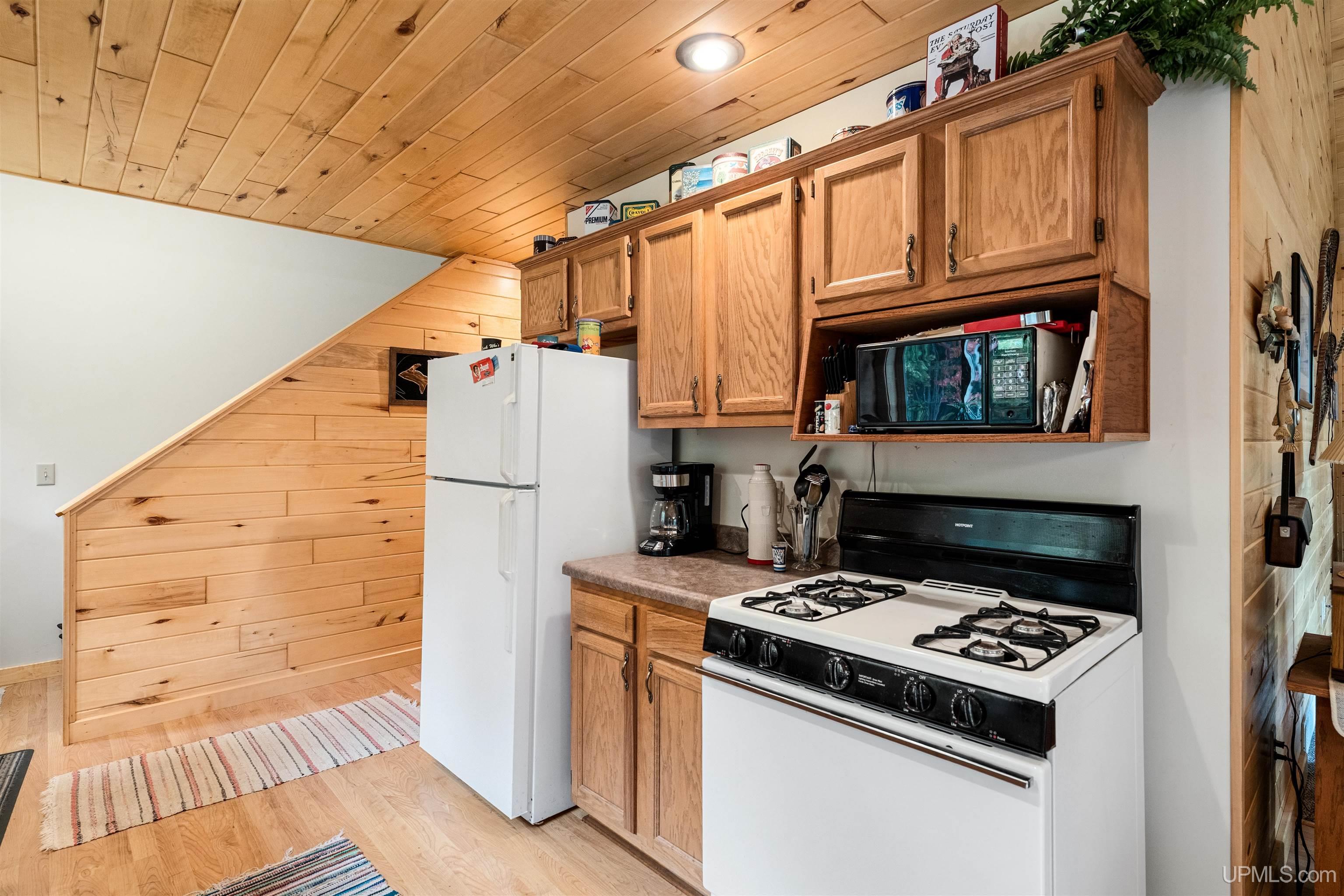 E6971 Maple Grove Road Munising, MI 49862 - Photo 18 of 61 Gallery Image 18