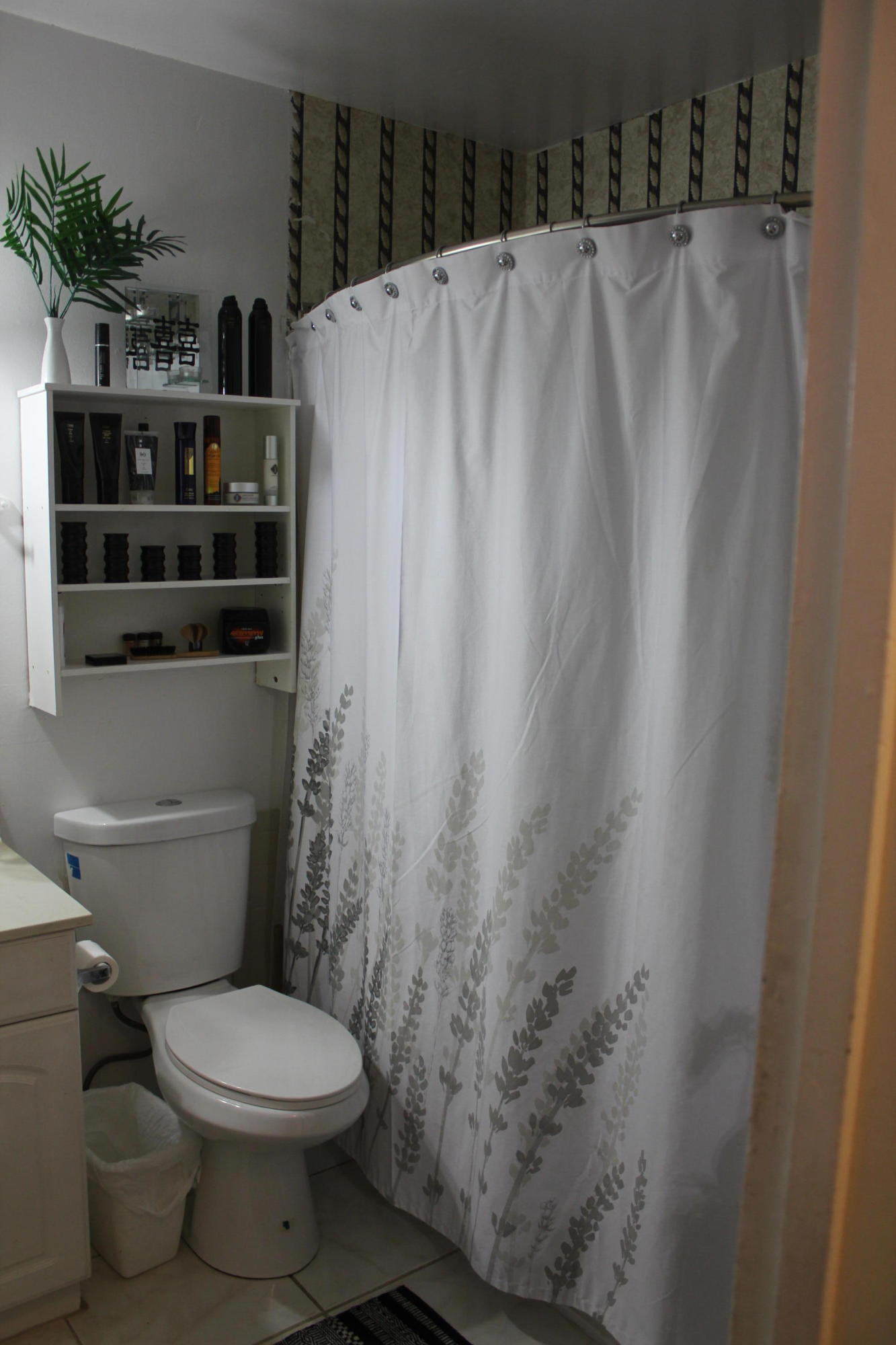 207 3rd Street Jupiter, FL 33458 - Photo 9 of 28 Guest Bathrrom