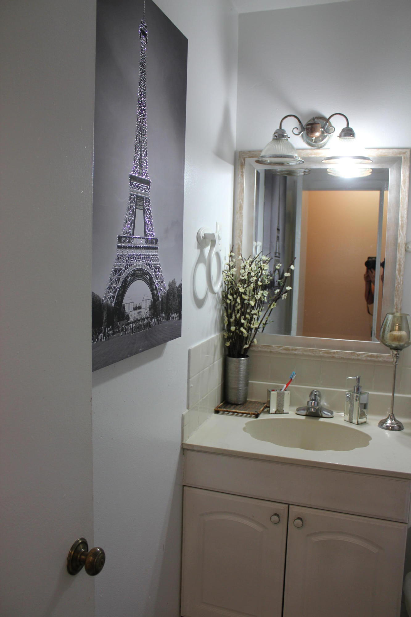 207 3rd Street Jupiter, FL 33458 - Photo 10 of 28 Guest bathroom