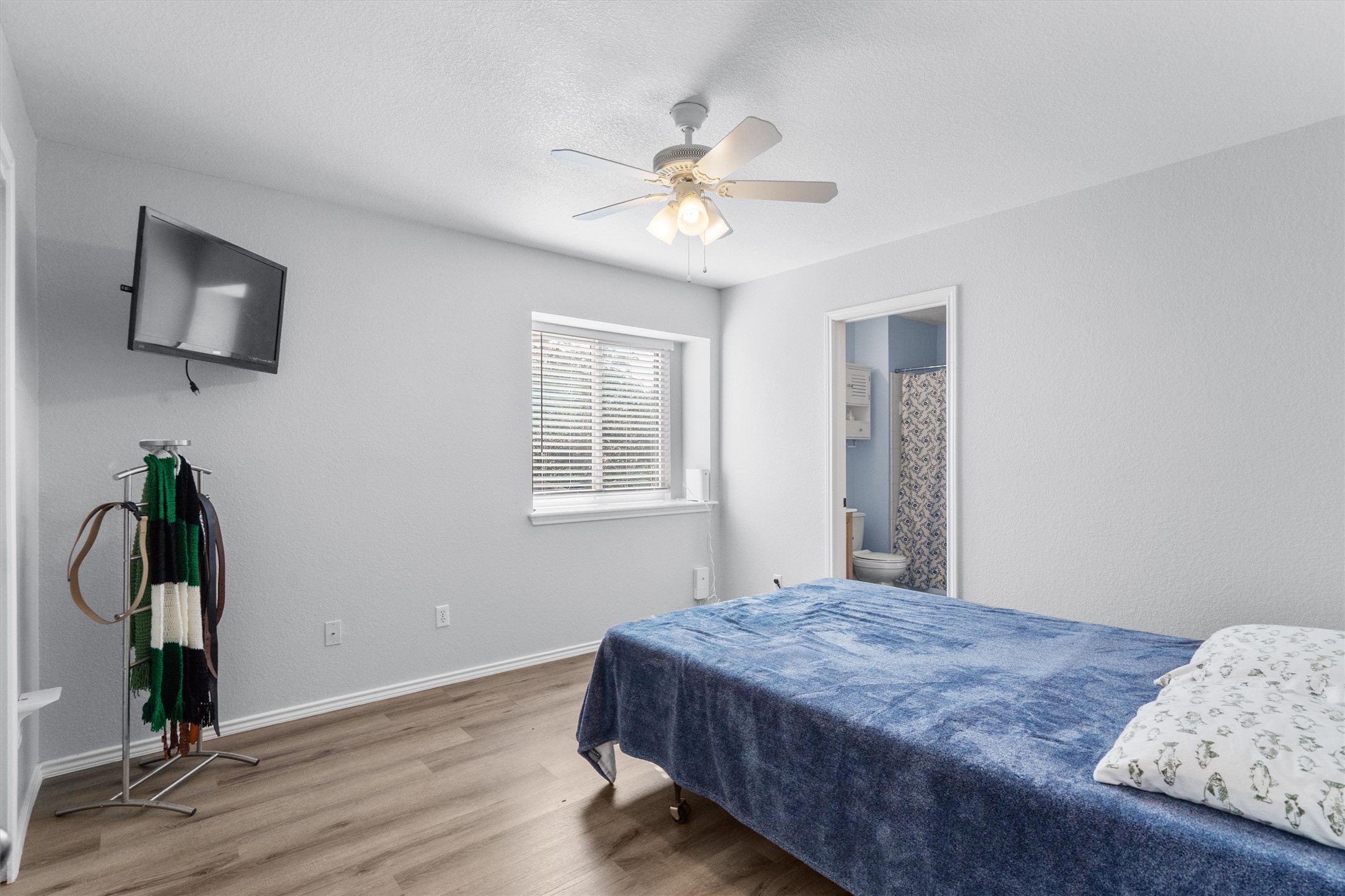 1833 Thompson Trail Round Rock, TX 78664 - Photo 26 of 40 Laminate flooring and a ceiling fan create a comfortable atmosphere in this well-appointed bedroom.