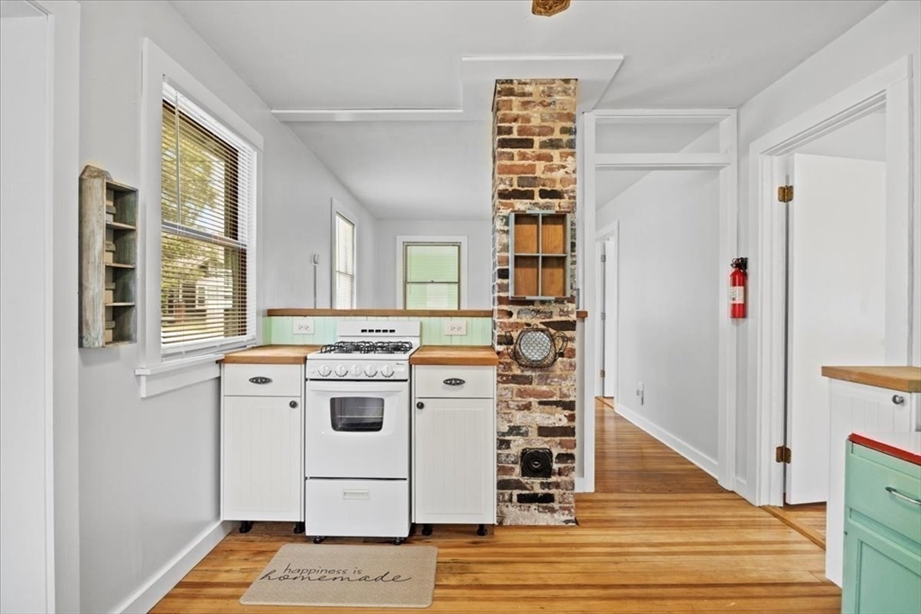 17 Buzzards Bay Avenue Bourne, MA 02532 - Photo 9 of 30