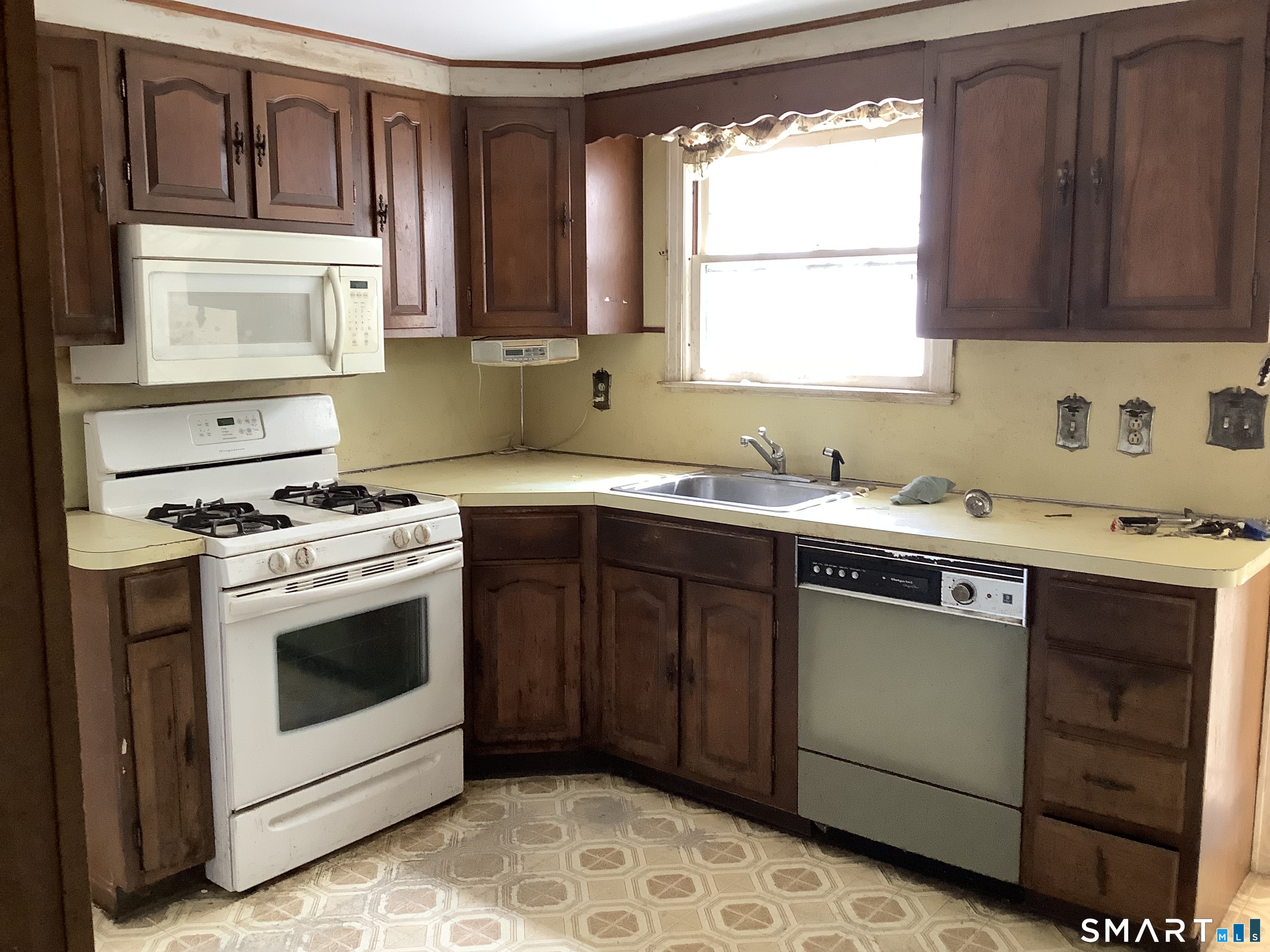 107 Coleman Road Wethersfield, CT 06109 - Photo 6 of 9