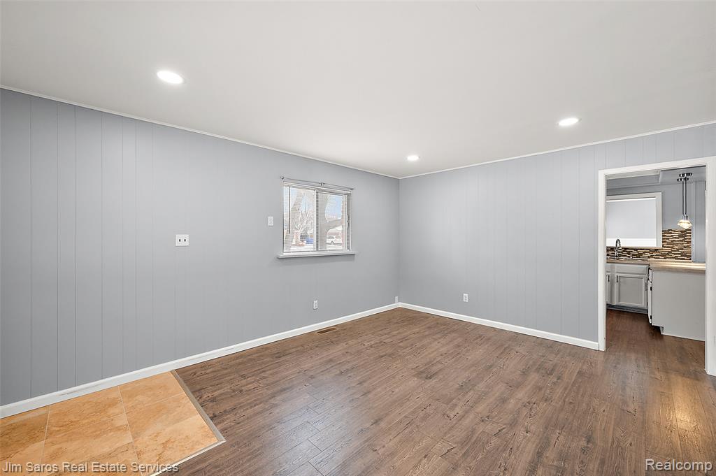 11216 Unity Drive Warren, MI 48089 - Photo 5 of 36