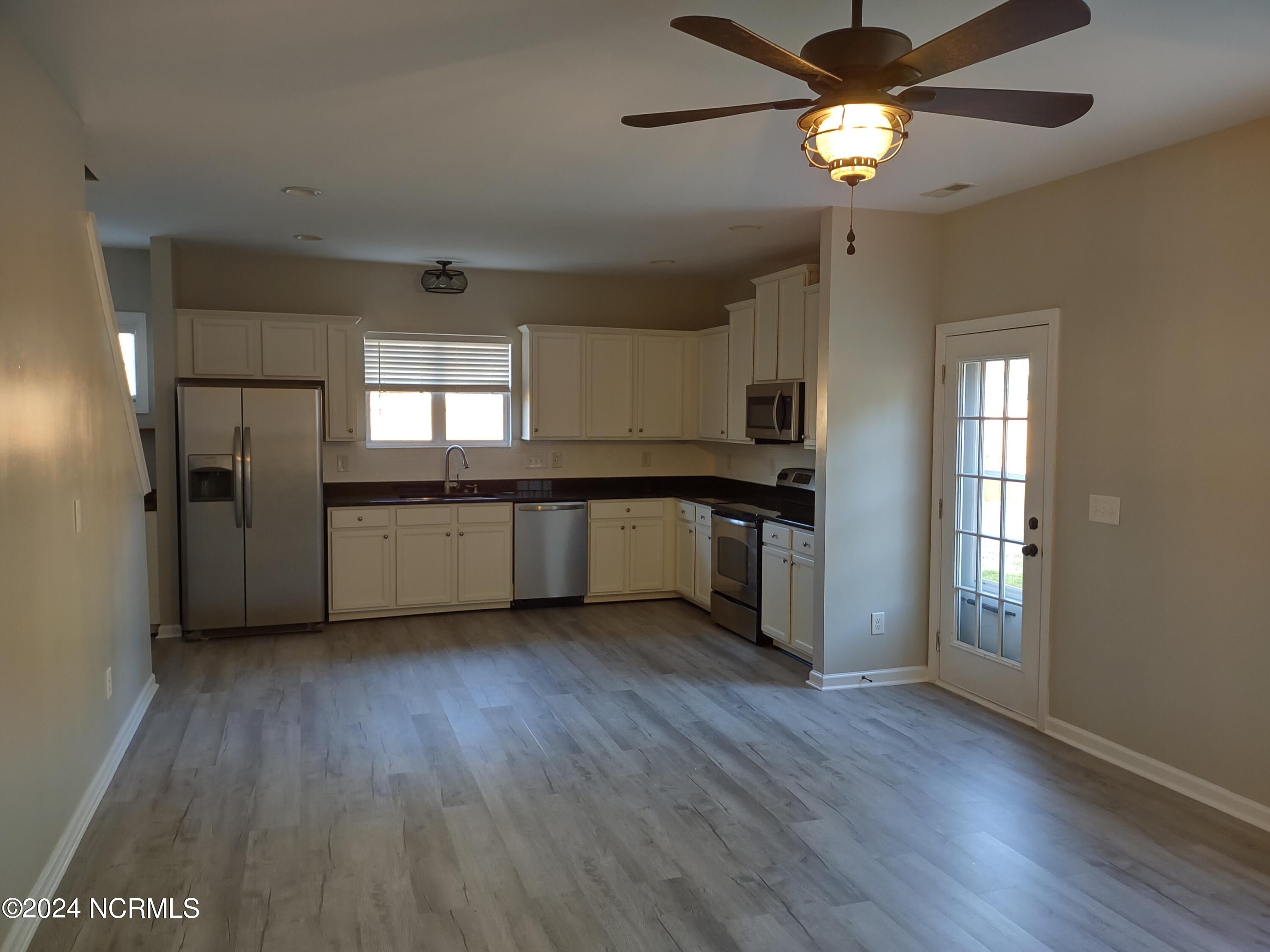 602 Walkens Woods Lane Jacksonville, NC 28546 - Photo 3 of 9 IMG_20230118_100904348_HDR