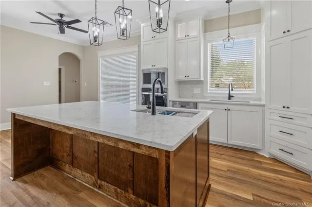 $464,000 | 5831 South 40 Court, Iowa, LA 70647