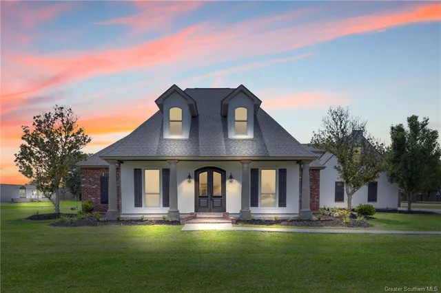 $464,000 | 5831 South 40 Court, Iowa, LA 70647