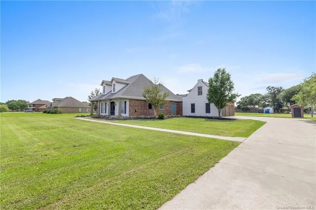 $464,000 | 5831 South 40 Court, Iowa, LA 70647