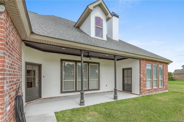 $464,000 | 5831 South 40 Court, Iowa, LA 70647