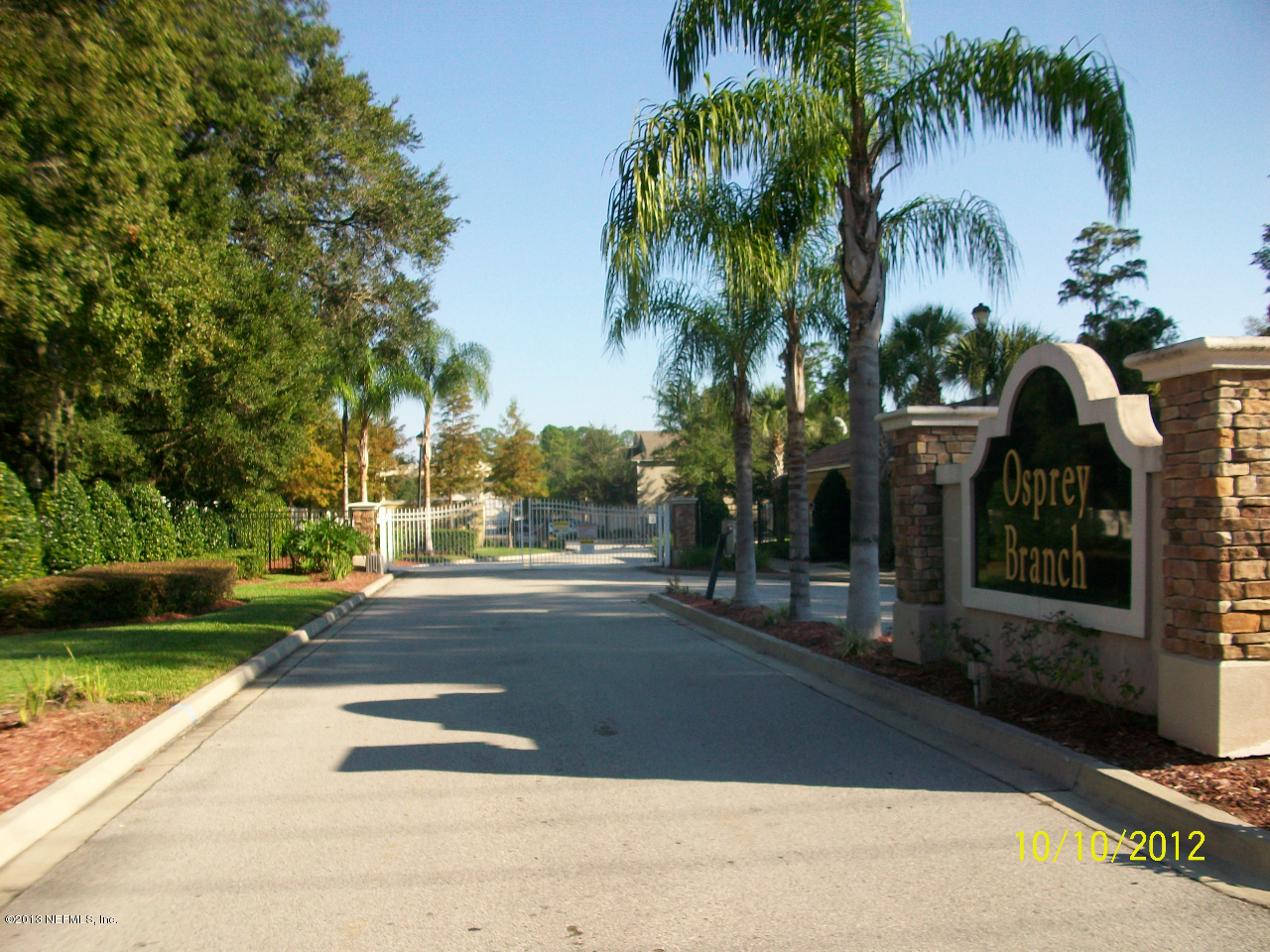9400 Underwing Way, Unit 10 Jacksonville, FL 32257 - Photo 5 of 12 a view of a yard and car parked