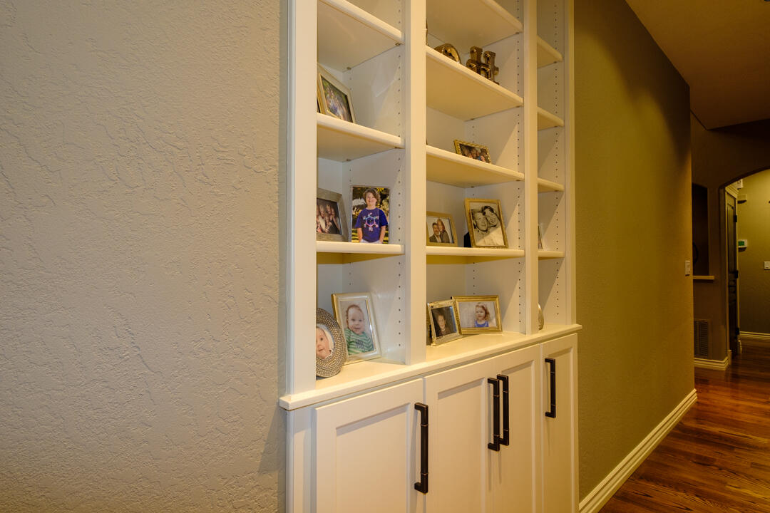 3124 Taylor Road Central Point, OR 97502 - Photo 18 of 47 Built in Shelves