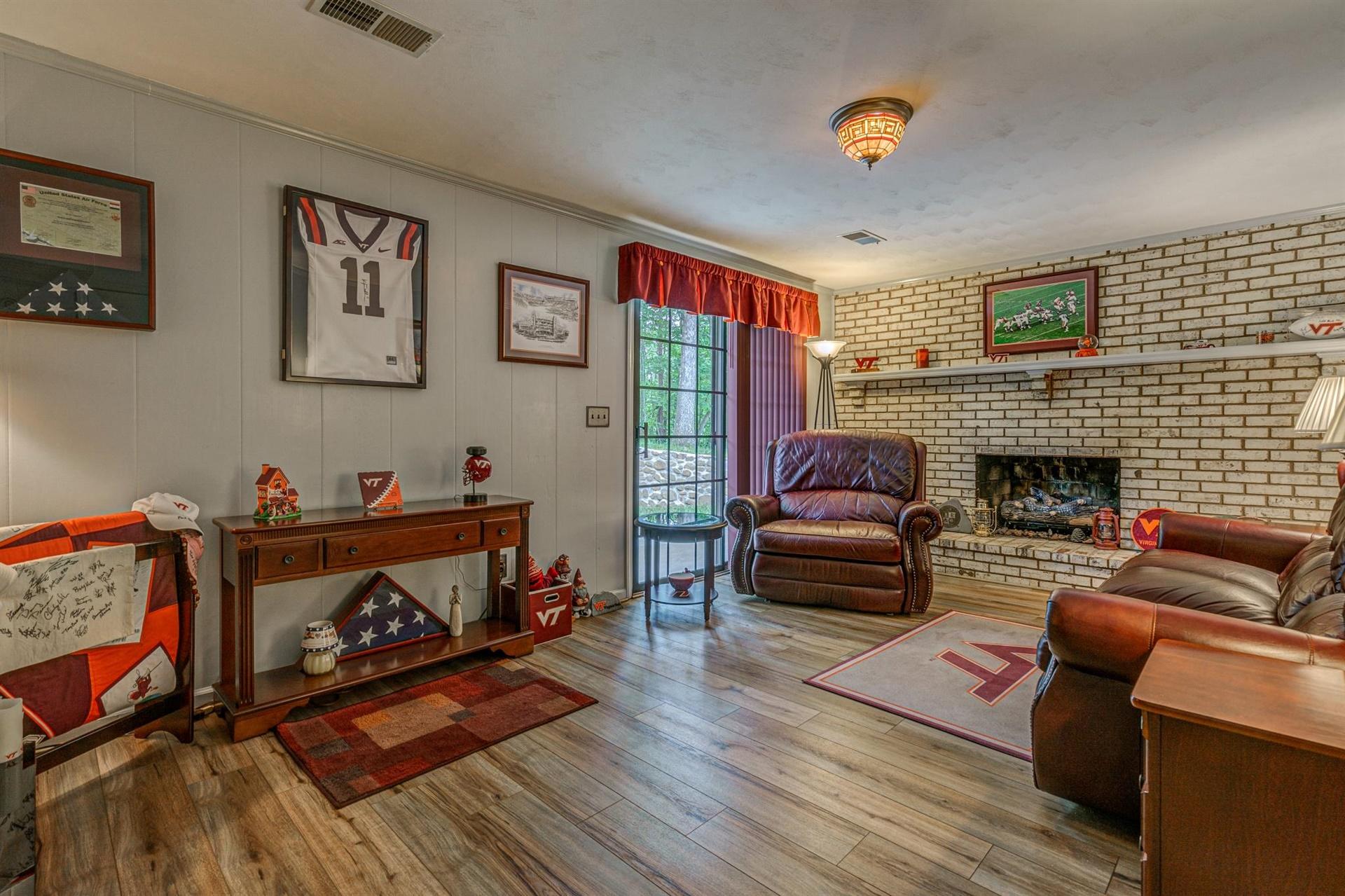 162 Ridgeview Road Blue Ridge, VA 24064 - Photo 16 of 32 Family Room