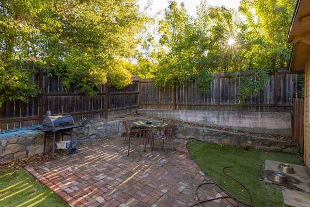 $2,000,000 | 11604 North Ventura Avenue, Ojai, CA 93023