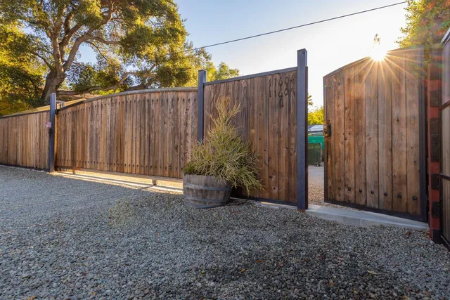 $2,000,000 | 11604 North Ventura Avenue, Ojai, CA 93023