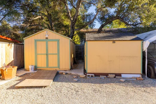 $2,000,000 | 11604 North Ventura Avenue, Ojai, CA 93023